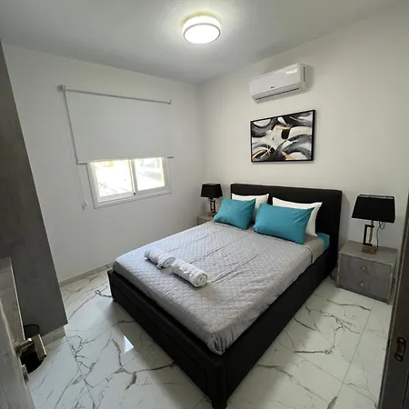 Apartment A5 Luxe Oasis Retreat - 3 Minute Drive To