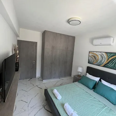 Apartment A5 Luxe Oasis Retreat - 3 Minute Drive To *