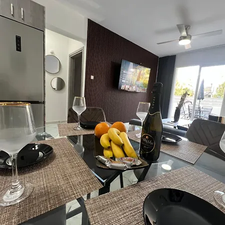 A5 Luxe Oasis Retreat - 3 Minute Drive To * Paphos