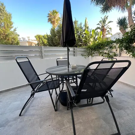 A5 Luxe Oasis Retreat - 3 Minute Drive To Apartment Paphos