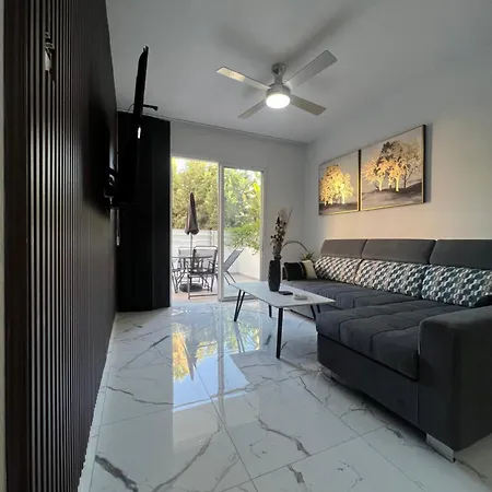 A5 Luxe Oasis Retreat - 3 Minute Drive To Apartment