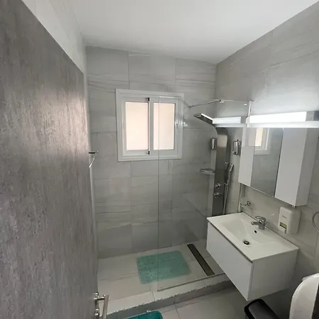 A5 Luxe Oasis Retreat - 3 Minute Drive To