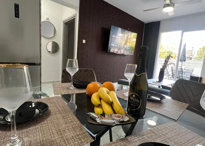 A5 Luxe Oasis Retreat - 3 Minute Drive To * Paphos