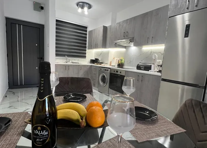 A5 Luxe Oasis Retreat - 3 Minute Drive To Apartmán Paphos