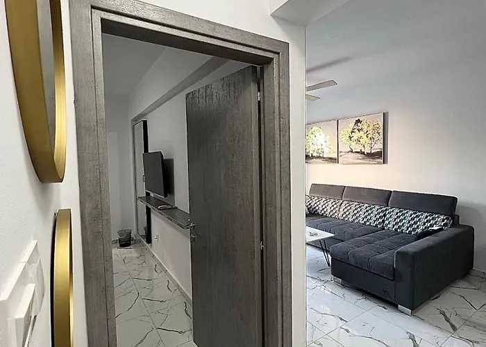 A5 Luxe Oasis Retreat - 3 Minute Drive To Apartmán Paphos